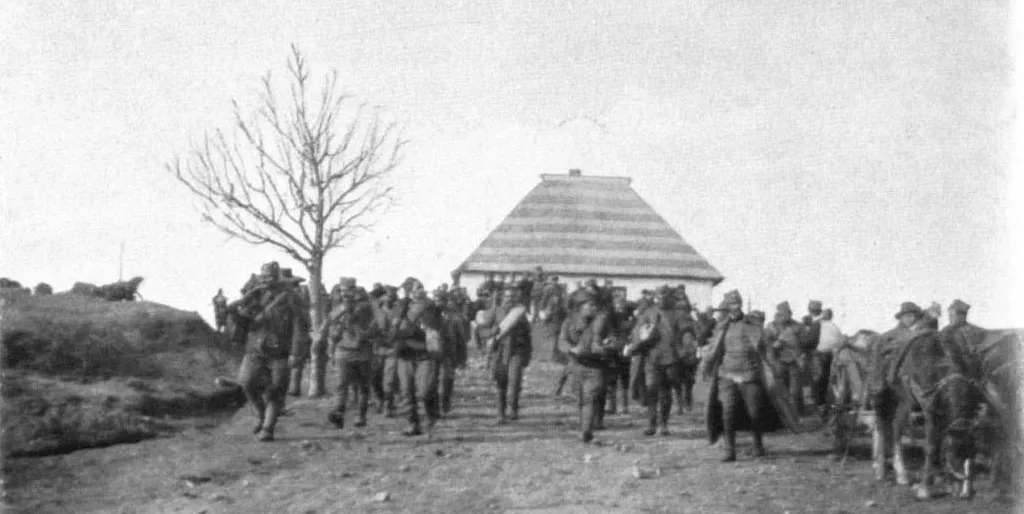 Srpski vojnici u forsiranom maršu ka frontu, avgust 1914.