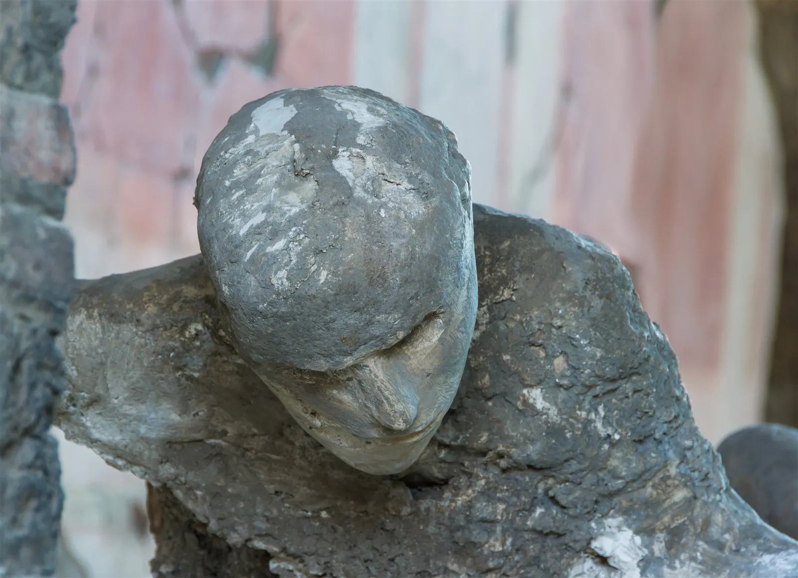 Gipsani odlivak žrtve erupcije Vezuva u Pompeji