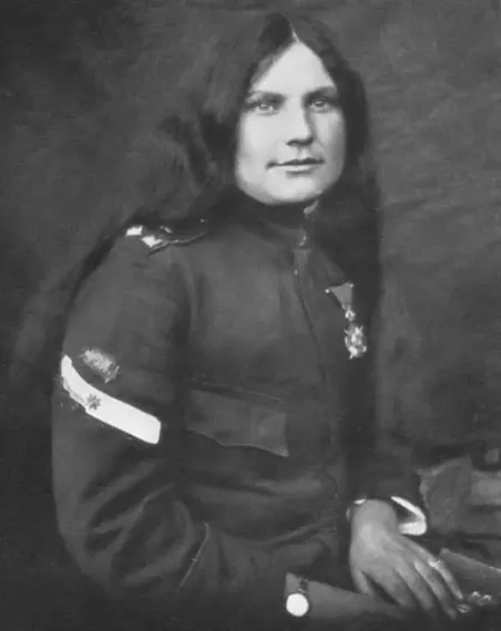 Milunka Savić sa odlikovanjem